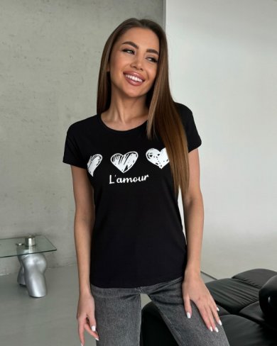 Чорна трикотажна футболка з серцем і написом - SvitStyle