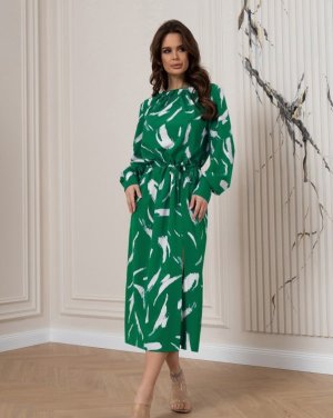 Зелена приталена сукня з розрізом - SvitStyle