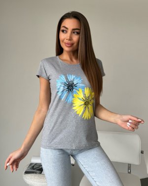 Сіра бавовняна футболка з яскравим квітковим малюнком - SvitStyle