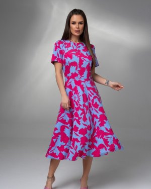 Блакитна приталена сукня з малиновим принтом - 8617019 - SvitStyle
