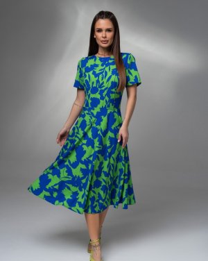 Зелена приталена сукня з синім принтом - 8617020 - SvitStyle