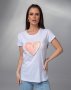 Біла трикотажна футболка з великим серцем (1)