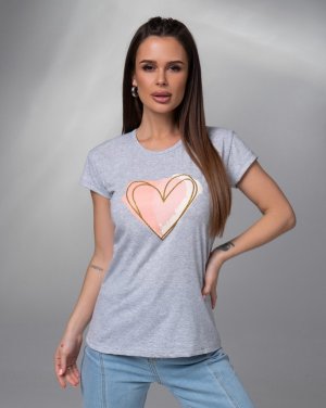 Сіра трикотажна футболка з великим серцем - SvitStyle