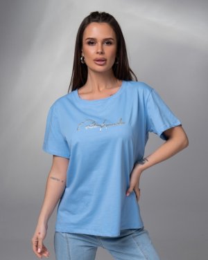 Блакитна футболка з блискучим написом - 8617079 - SvitStyle