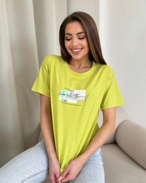 Салатова вільна трикотажна футболка з принтом - SvitStyle