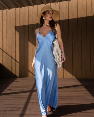 Блакитна шовкова сукня з відкритою спиною - SvitStyle