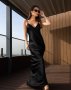 Чорна шовкова сукня з відкритою спиною (1)