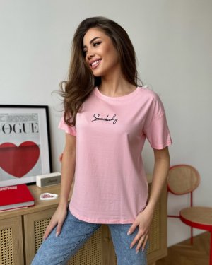 Рожева вільна футболка з вишитим написом - 8627207 - SvitStyle
